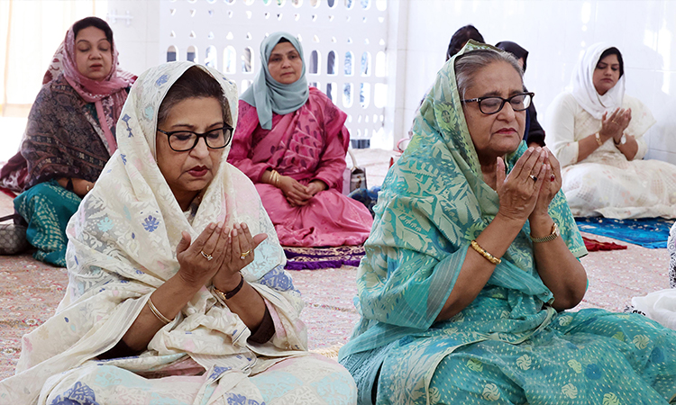 আওয়ামী লীগ সভাপতি ও প্রধানমন্ত্রী শেখ হাসিনা বুধবার সিলেটের শাহজালালের মাজার জিয়ারতের মাধ্যমে দ্বাদশ সংসদ নির্বাচনের আনুষ্ঠানিক প্রচার শুরু করেন।