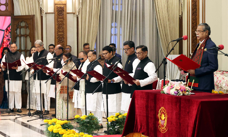 রাষ্ট্রপতি মো. সাহাবুদ্দিন বৃহস্পতিবার বঙ্গভবনের দরবার হলে নবনিযুক্ত প্রতিমন্ত্রীদেরকে শপথ বাক্য পাঠ করান।