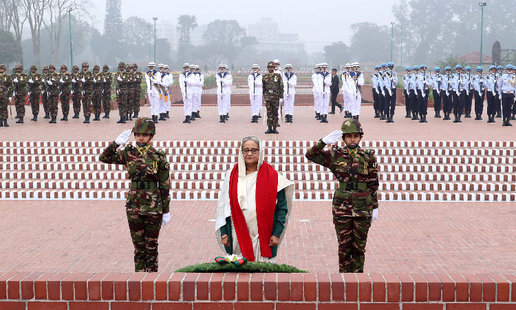 আওয়ামী লীগ সভাপতি ও নবনিযুক্ত প্রধানমন্ত্রী শেখ হাসিনা শুক্রবার সাভারে জাতীয় স্মৃতিসৌধে পুষ্পার্ঘ্য অর্পণ করেন।