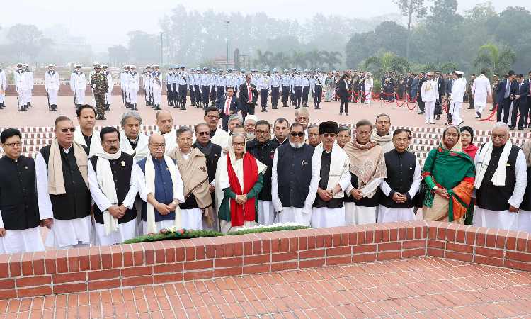 আওয়ামী লীগ সভাপতি ও প্রধানমন্ত্রী শেখ হাসিনা শুক্রবার মন্ত্রিসভার নবনিযুক্ত সদস্যদের সাথে নিয়ে সাভারে জাতীয় স্মৃতিসৌধে পুষ্পার্ঘ্য অর্পণ করেন।