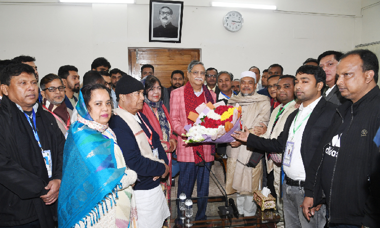 রাষ্ট্রপতি মো. সাহাবুদ্দিন মঙ্গলবার পাবনা জেলা সার্কিট হাউজে স্থানীয় জনপ্রতিনিধি ও নেতৃবৃন্দের সাথে কুশল ও শুভেচ্ছা বিনিময় করেন।