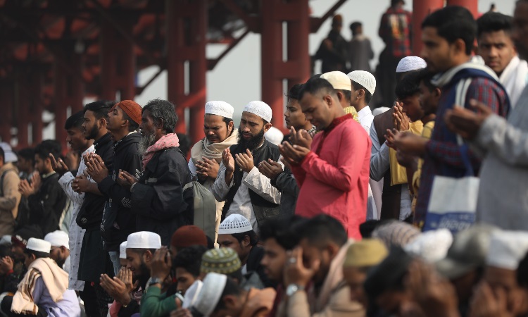 রবিবার আখেরি মোনাজাতের মধ্য দিয়ে শেষ হয় বিশ্ব ইজতেমার প্রথম পর্ব