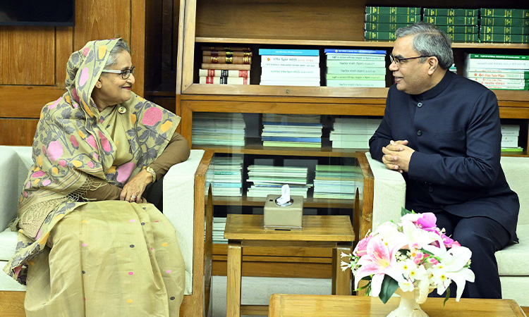 প্রধানমন্ত্রী শেখ হাসিনা মঙ্গলবার জাতীয় সংসদ ভবন কার্যালয়ে বাংলাদেশে নিযুক্ত বিমসটেকের সেক্রেটারি জেনারেল ইন্দ্রা মানি পেন্ডি সৌজন্য সাক্ষাৎ করেন।