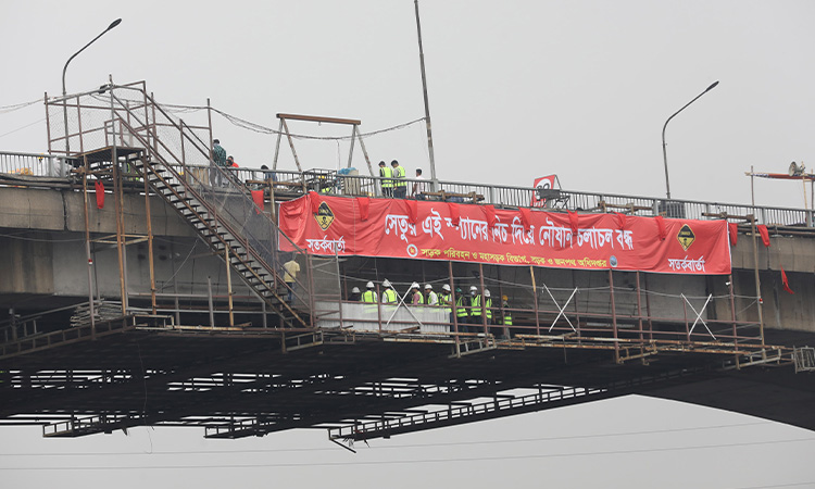 ঢাকার পোস্তগোলায় প্রথম বুড়িগঙ্গা সেতু সংস্কারের কাজ শুরু হয়েছে, যা চলবে ৮ মার্চ পর্যন্ত।