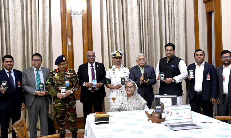 প্রধানমন্ত্রী শেখ হাসিনা শনিবার গণভবনে জাতির পিতা বঙ্গবন্ধু শেখ মুজিবুর রহমানের জীবনী ও বাংলাদেশ সৃষ্টির ইতিহাস সমৃদ্ধ দুর্বার টেকনোলজিস লিমিটেড দ্বারা নির্মিত 'বঙ্গবন্ধু' অ্যাপের উদ্বোধন ঘোষণা করেন।