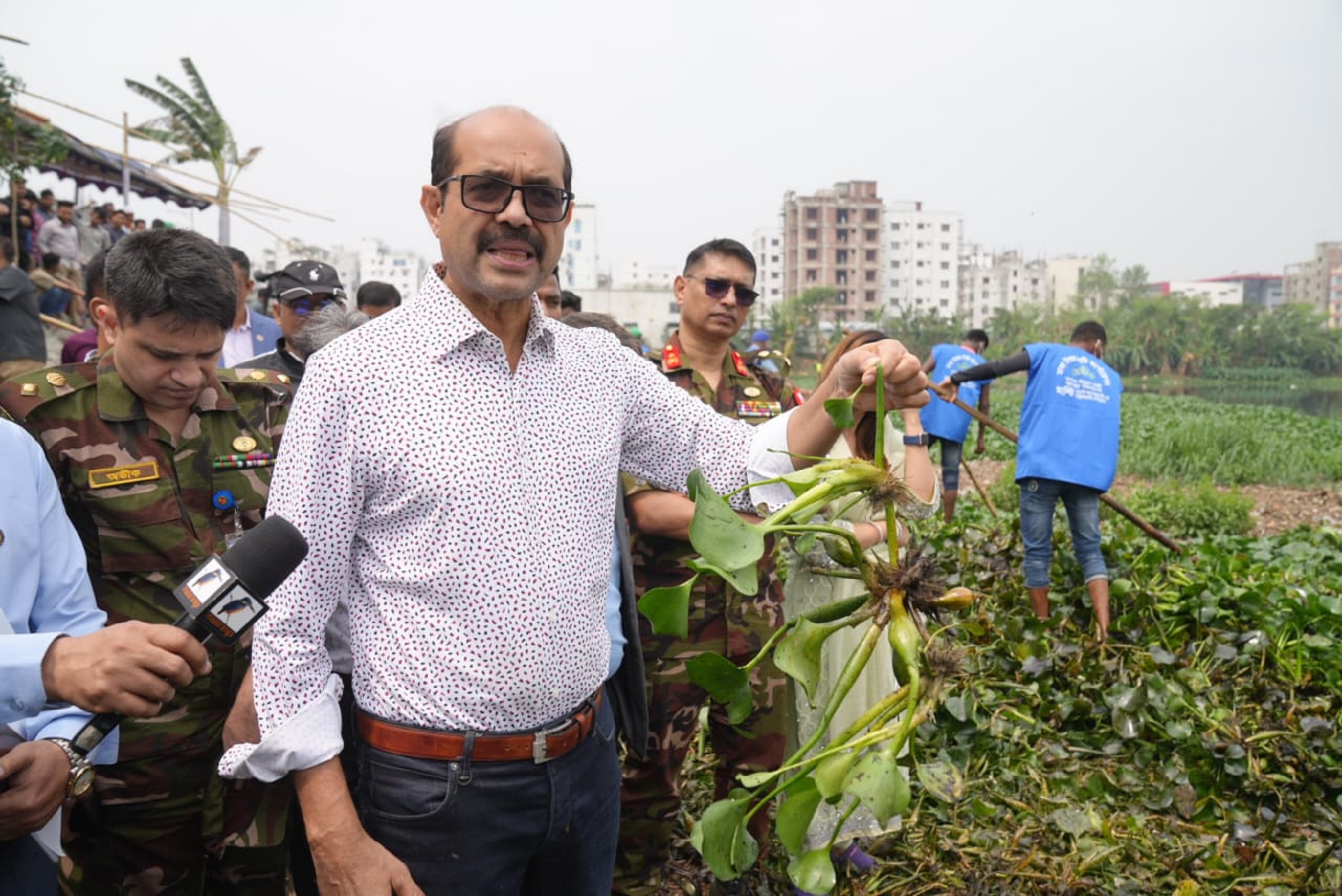 উত্তরা ১২ নম্বর সেক্টরের রাজউক খালপাড় এলাকা স্থানীয় সরকারমন্ত্রী তাজুল ইসলাম এবং ঢাকা উত্তর সিটি কর্পোরেশনের (ডিএনসিসি) মেয়র আতিকুল ইসলাম