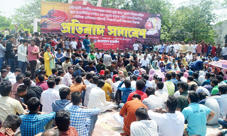 বুয়েটে ছাত্র রাজনীতির ওপর থেকে নিষেধাজ্ঞা প্রত্যাহারসহ বিভিন্ন দাবিতে রোববার ঢাকার কেন্দ্রীয় শহিদ মিনারে সমাবেশ করে ছাত্রলীগ।