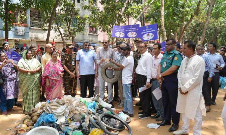 ডেঙ্গু রোগের বাহক এডিস মশা নিয়ন্ত্রণে নগরবাসীকে সচেতন করতে ৫৪টি ওয়ার্ডে মাসব্যাপী প্রচার অভিযান শুরু করেছে ঢাকা উত্তর সিটি করপোরেশন (ডিএনসিসি)।