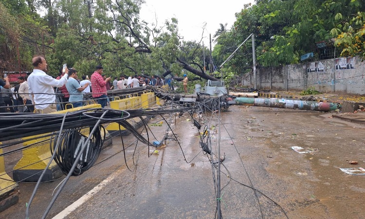 কালবৈশাখী ঝড়ে চট্টগ্রামে বিদ্যুতের ট্রান্সফরমারসহ খুঁটি ভেঙে পড়ে