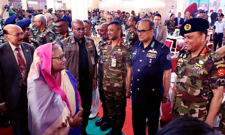 প্রধানমন্ত্রী শেখ হাসিনা রোববার ঢাকা সেনানিবাসে পিজিআর সদর দপ্তরে 'প্রেসিডেন্ট গার্ড রেজিমেন্টের ৪৯তম প্রতিষ্ঠাবার্ষিকী' উপলক্ষ্যে পিজিআর সদস্যদের সাথে শুভেচ্ছা বিনিময় করেন।