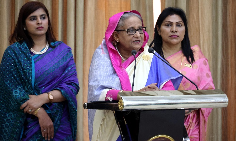 প্রধানমন্ত্রী শেখ হাসিনা রোববার ঢাকায় গণভবনে বাংলাদেশ যুব মহিলা লীগের ২২তম প্রতিষ্ঠাবার্ষিকী উপলক্ষ্যে আয়োজিত অনুষ্ঠানে বক্তৃতা করেন।