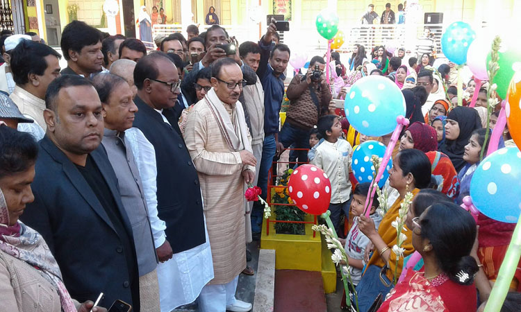 ‘বঙ্গবন্ধু বাংলাদেশ গড়ার রূপকার, শিক্ষক বিদ্যালয়ের রূপকার’