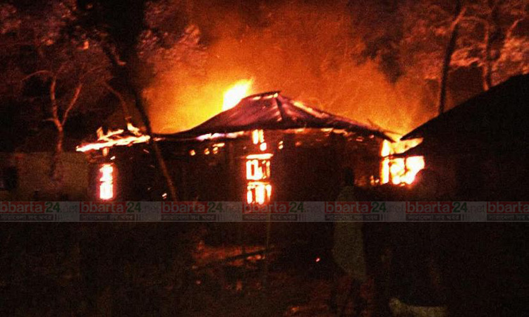 বড়াইগ্রামে অগ্নিকাণ্ডে বসতবাড়ি ভস্মীভূত