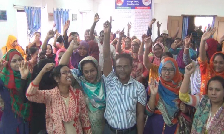 বকেয়া বেতনের দাবিতে বরিশাল মাতৃসদনে কর্মবিরতি