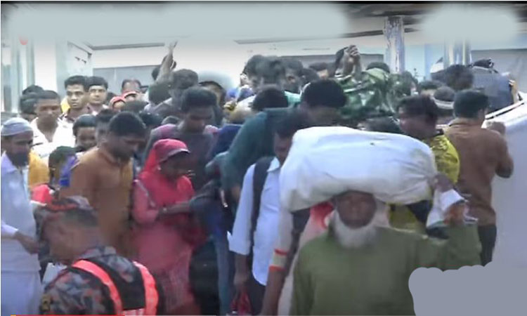 ঈদের ছুটি শেষ, ফিরছে কর্মব্যস্ত মানুষ