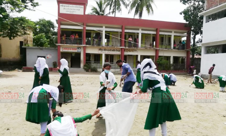 বিদ্যালয় শিক্ষার্থীদের পরিষ্কার পরিচ্ছন্নতা অভিযান