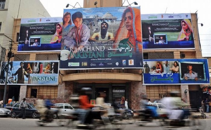 পাকিস্তানে চলচ্চিত্রের অশ্লীল বিলবোর্ডে নিষেধাজ্ঞা