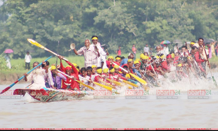 কুশিয়ারায় ঐতিহ্যবাহী নৌকাবাইচ প্রতিযোগিতা অনুষ্ঠিত