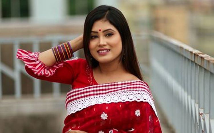 গ্রীষ্মে আপনার মেকআপ যেমন হবে...