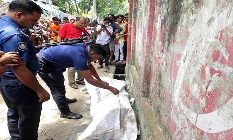 টাঙ্গাইলে বাংলাদেশ পুলিশ লেখা লাশের ব্যাগ উদ্ধার