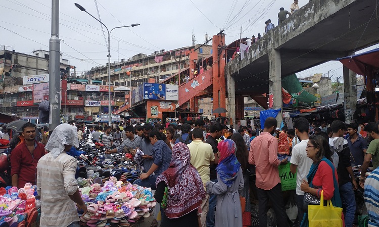 ঈদের কেনাকাটায় জমজমাট নিউমার্কেট