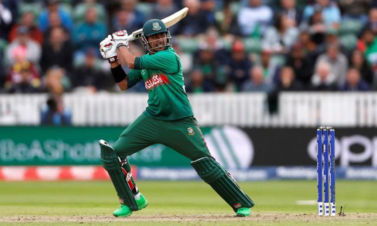 স্বপ্ন দেখিয়ে সাজঘরে সৌম্য