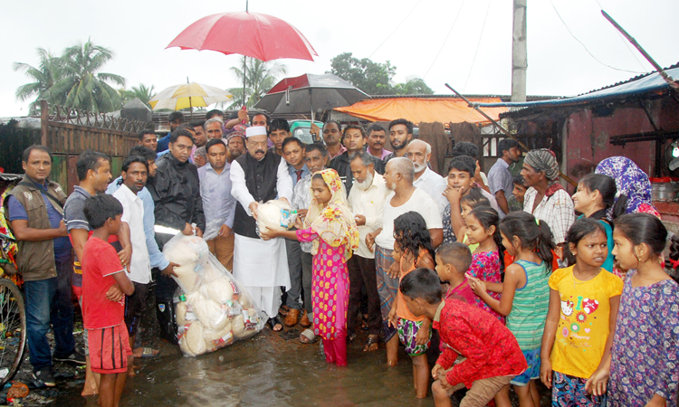 বন্যার্তদের পাশে দাঁড়াতে প্রধানমন্ত্রী নির্দেশ দিয়েছেন: কামরান