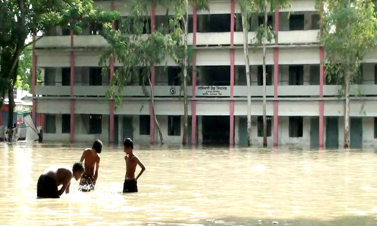 টাঙ্গাইলে পানি কমলেও ছাড়েনি বিপদসীমা