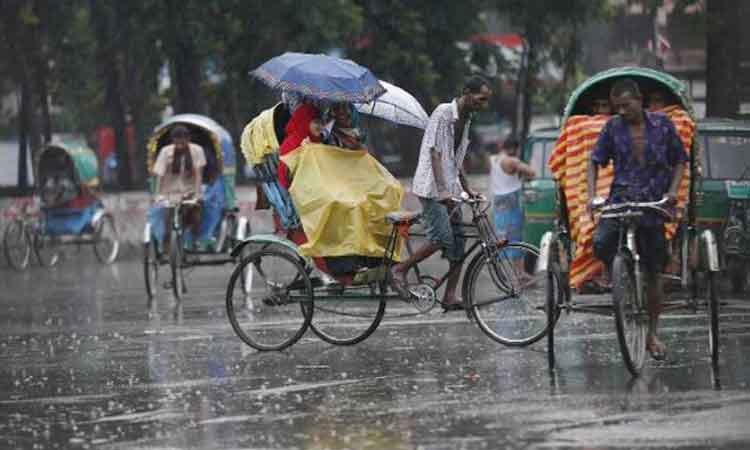 ৩ নম্বর সংকেত বহাল, ভারী বর্ষণের সম্ভাবনা