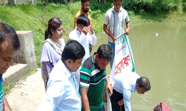 লোহাগড়ায় বিভিন্ন জলাশয়ে পোনা অবমুক্ত