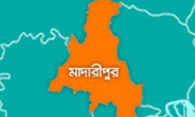 মাদারীপুরে হত্যার উদ্দেশ্যে বসতঘরে আগুন