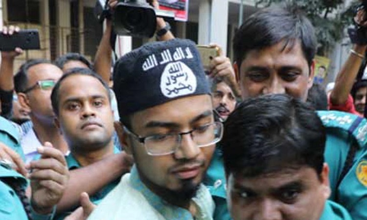 আসামিদের আস্ফালন, মাথায় আইএস'র টুপি