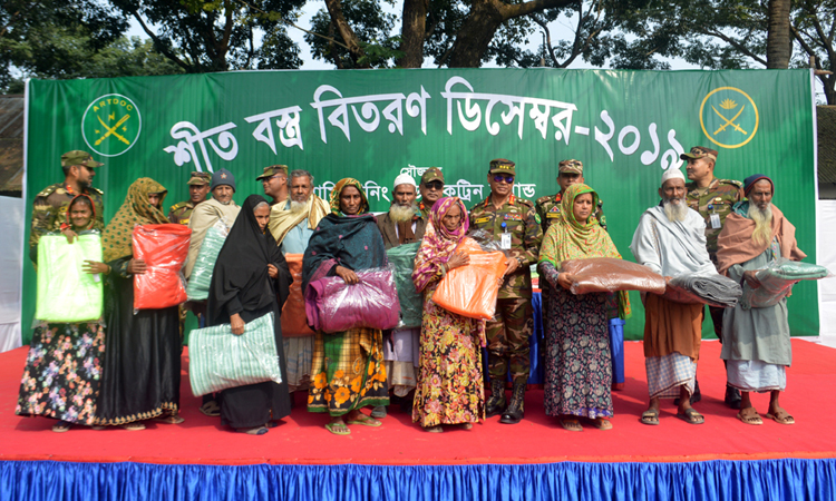 ময়মনসিংহে দুঃস্থদের চিকিৎসা ও শীতবস্ত্র বিতরণ সেনাবাহিনীর