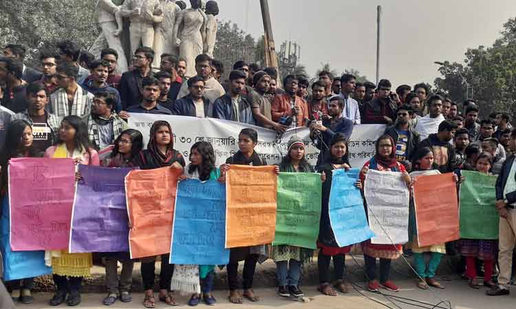 পূজার দিনই ঢাকা সিটি নির্বাচন, কমিশনের পদত্যাগ দাবি