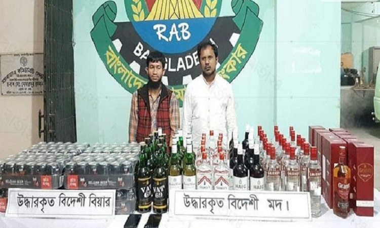 রাজধানীতে বিদেশি মদ ও বিয়ারসহ আটক ২