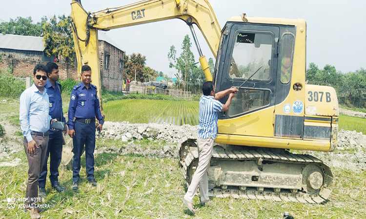 শেরপুরে অবৈধভাবে পুকুর খনন, ২টি ড্রেজার ধ্বংস