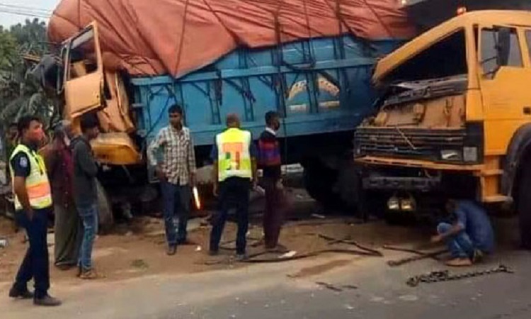 ময়মনসিংহে ২ ট্রাকের সংঘর্ষে চালক-হেলপার নিহত