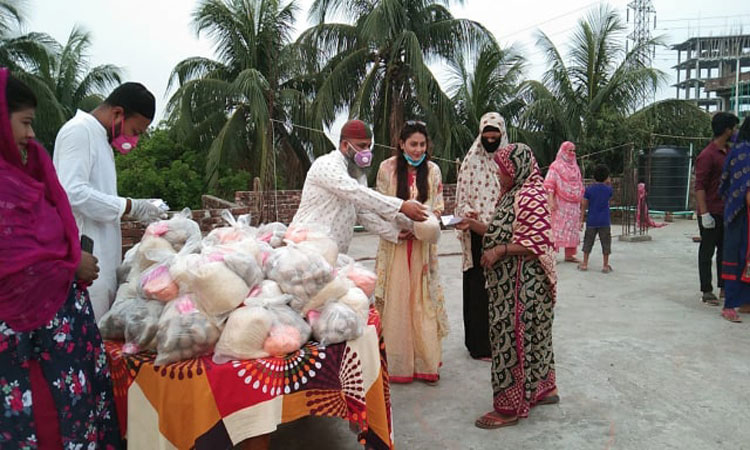 রাজধানীতে ৩০০ মানুষকে সহায়তা দিয়েছে ‘ইচ্ছাই শক্তি ফাউন্ডেশন’