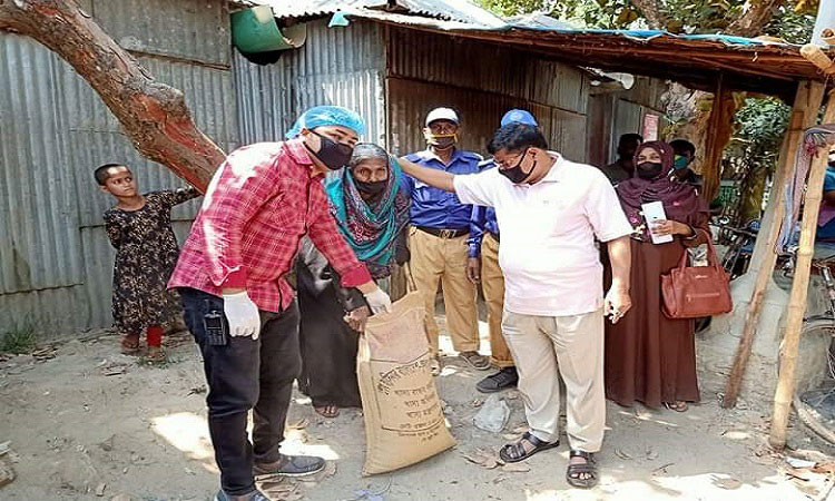 উল্লাপাড়ায় ১০ টাকা কেজি দরে চাল বিতরণ শুরু