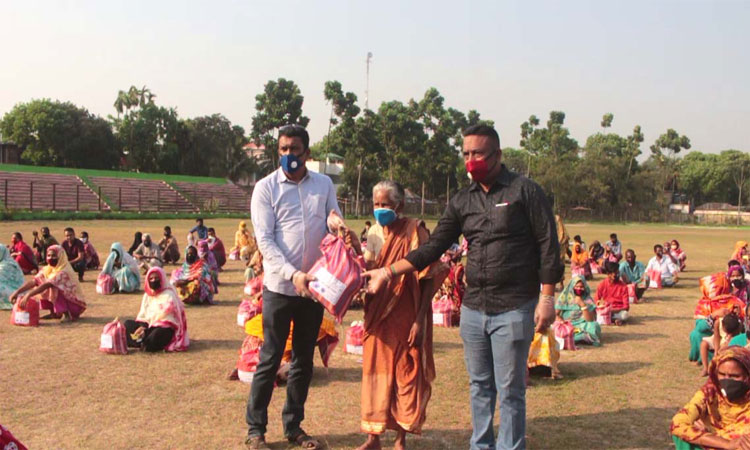 ঠাকুরগাঁওয়ে পাঁচ হাজার পরিবারের মাঝে খাদ্য সামগ্রী বিতরণ