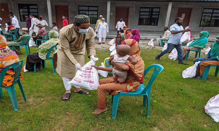 গাজীপুরে অসহায় মানুষের পাশে ছাত্রলীগ নেতা রবিন