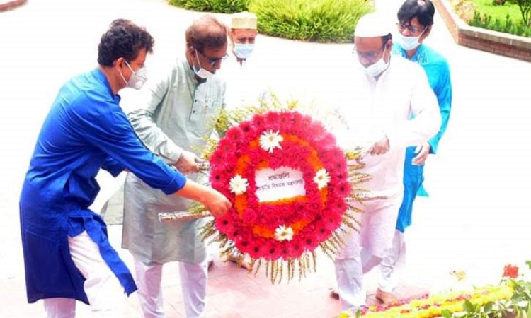 নজরুলের সমাধিতে শ্রদ্ধা জানালো সংস্কৃতি মন্ত্রণালয়