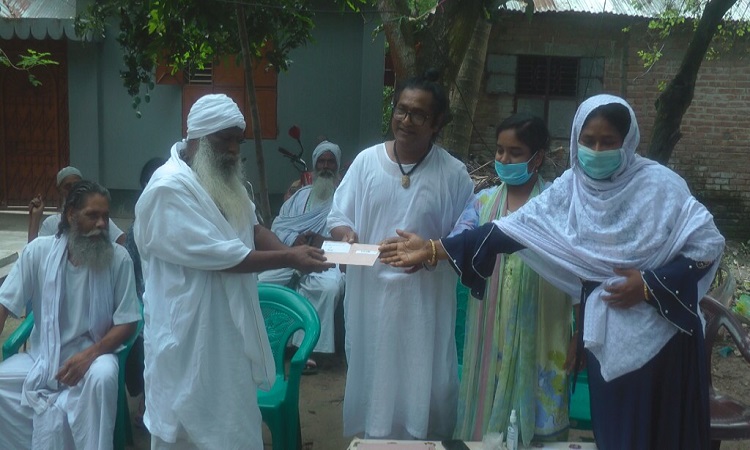 দৌলতপুরে কর্মহীন বাউল শিল্পিদের অর্থ সহায়তা