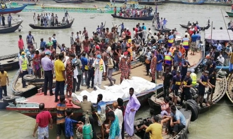 বুড়িগঙ্গায় লঞ্চ দুর্ঘটনায় ৭ জনের বিরুদ্ধে মামলা