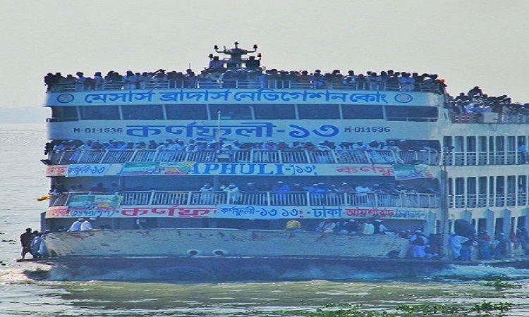 লঞ্চ স্টাফদের যৌন হয়রানি থেকে বাঁচতে নদীতে ঝাপ দিলো কিশোরী