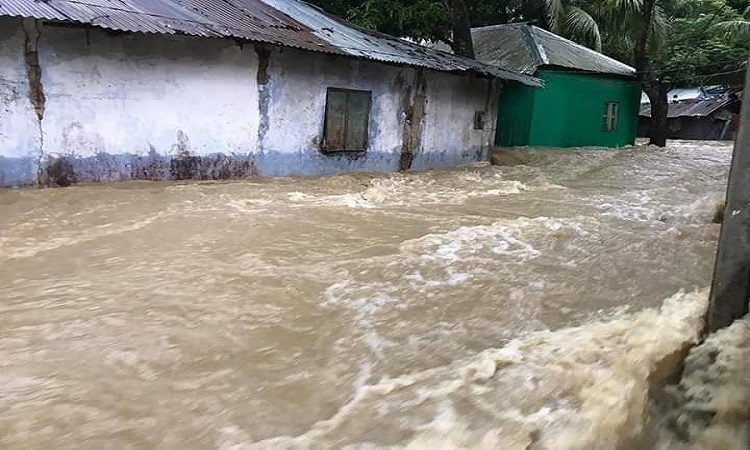 মুহুরী নদীর বেড়িবাঁধের ৬স্থানে ভাঙন, ১৩ গ্রাম প্লাবিত