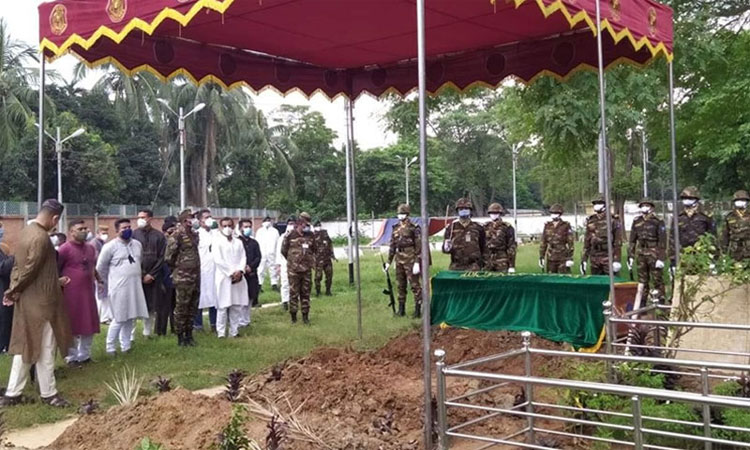 বনানীতে চিরনিদ্রায় শায়িত মেজর সিনহা