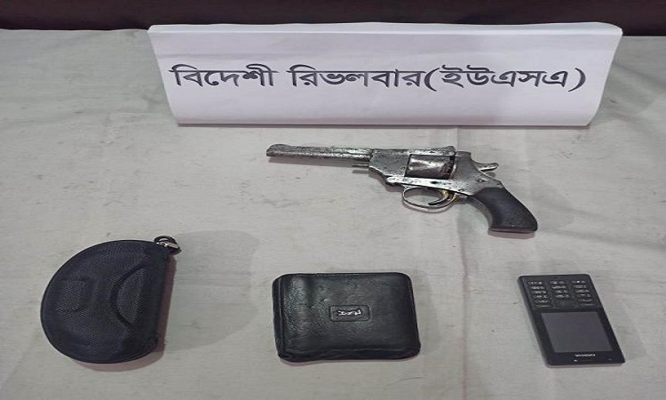 মিরসরাইয়ে বিদেশি রিভলবারসহ যুবক আটক