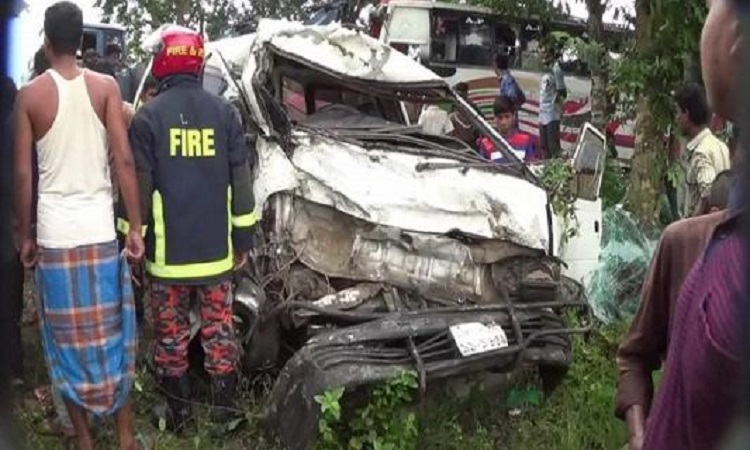 শায়েস্তাগঞ্জে বাস-মাইক্রোবাস সংঘর্ষে নিহত ১, আহত ১০