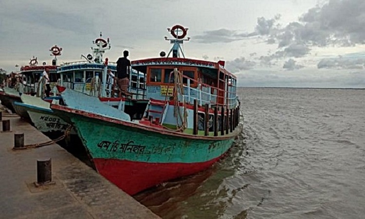 বৈরী আবহাওয়া: ভোলার সব রুটে ফেরি-লঞ্চ চলাচল বন্ধ